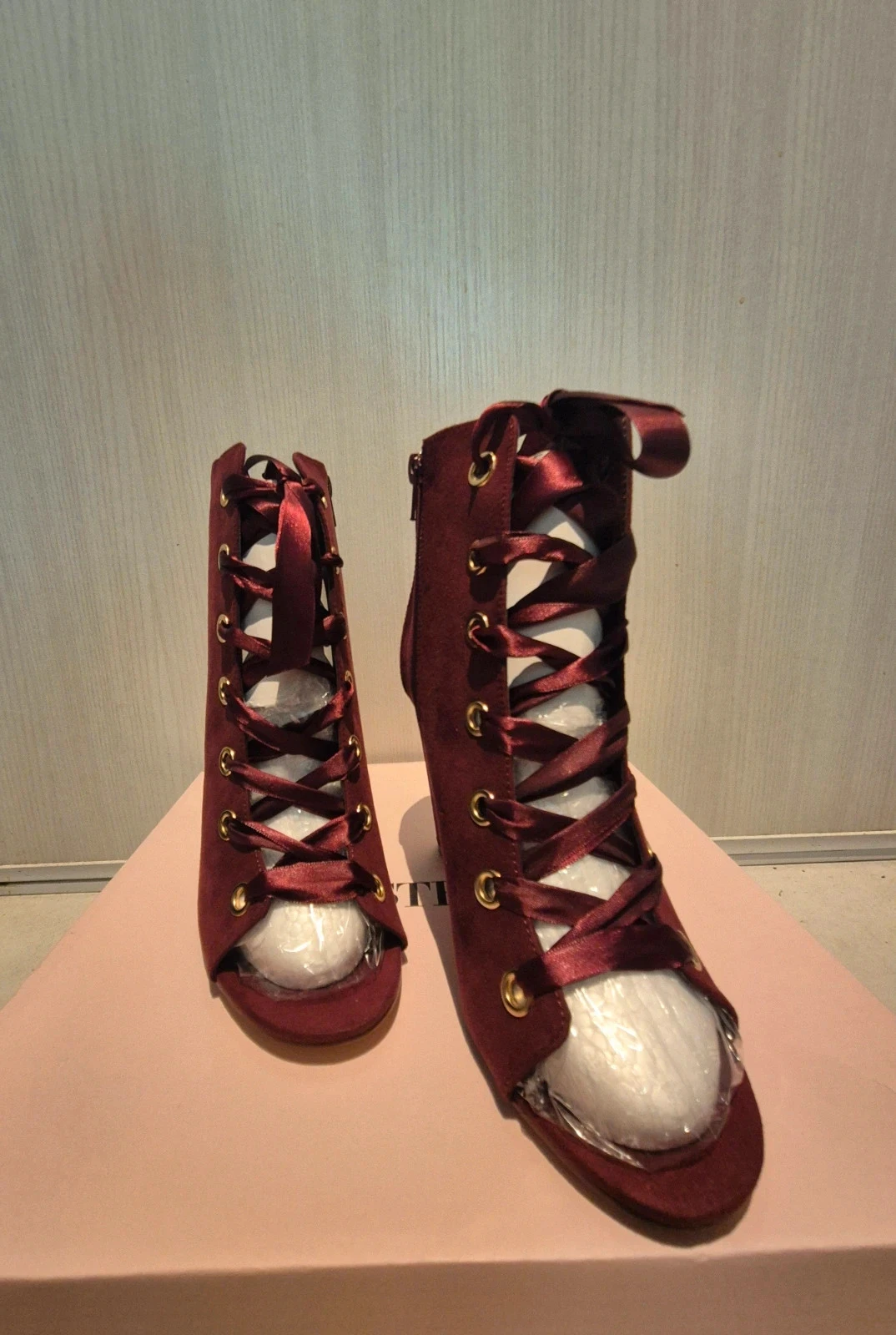 Burgundy ankle boots – photo 9